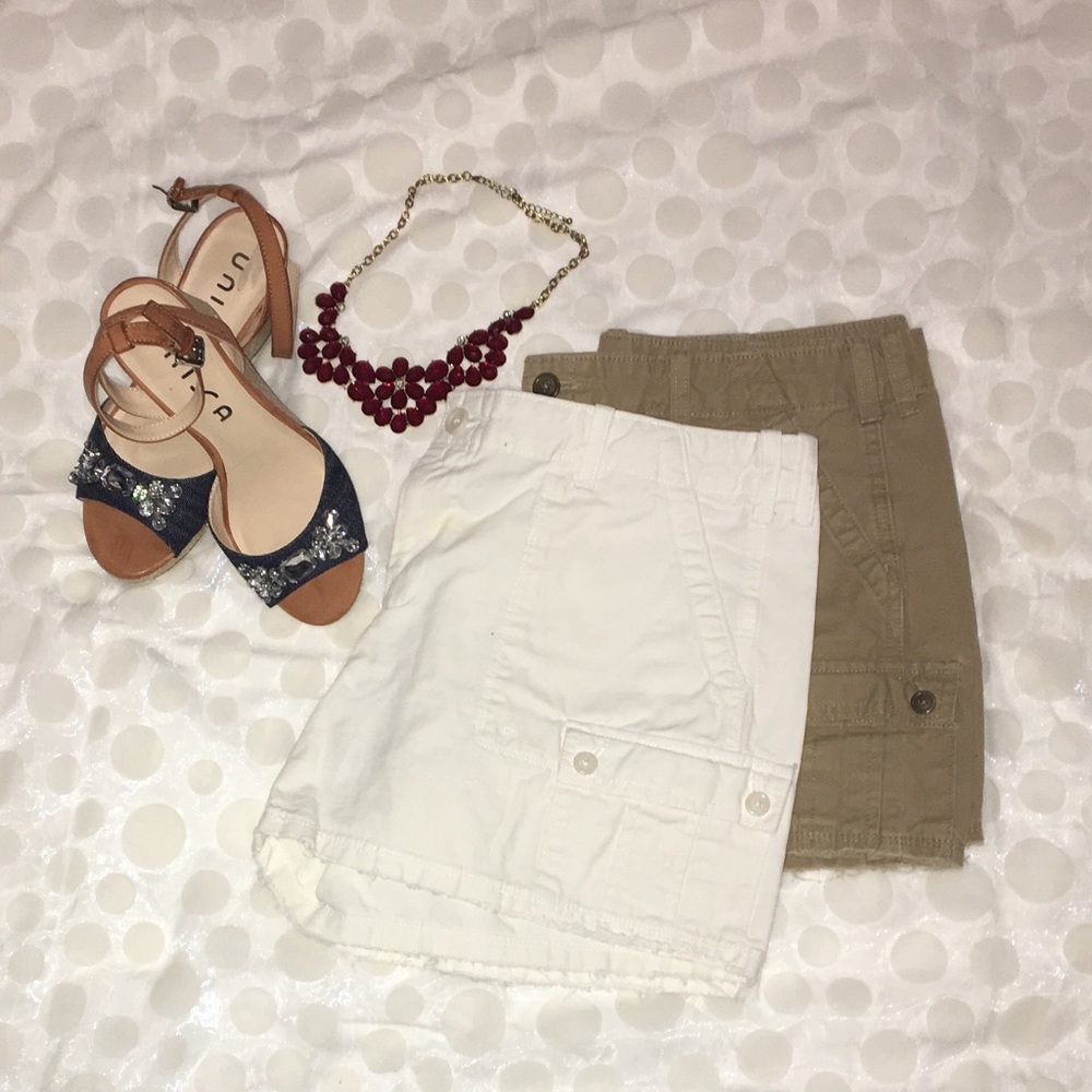 Gap cargo Shorts white and tan